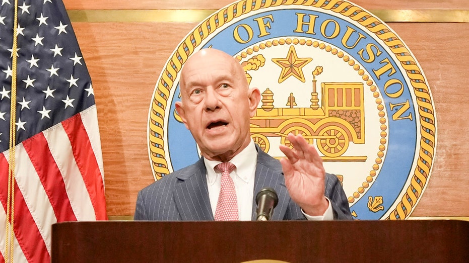 Democratic Houston mayor slams Mamdani, says they're in 'different universes'