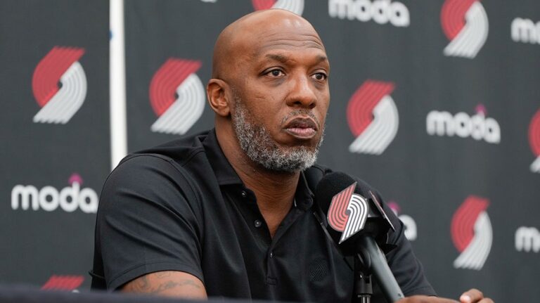 Clippers fans shout 'F-B-I' chants at Trail Blazers players in wake of Chauncey Billups arrest
