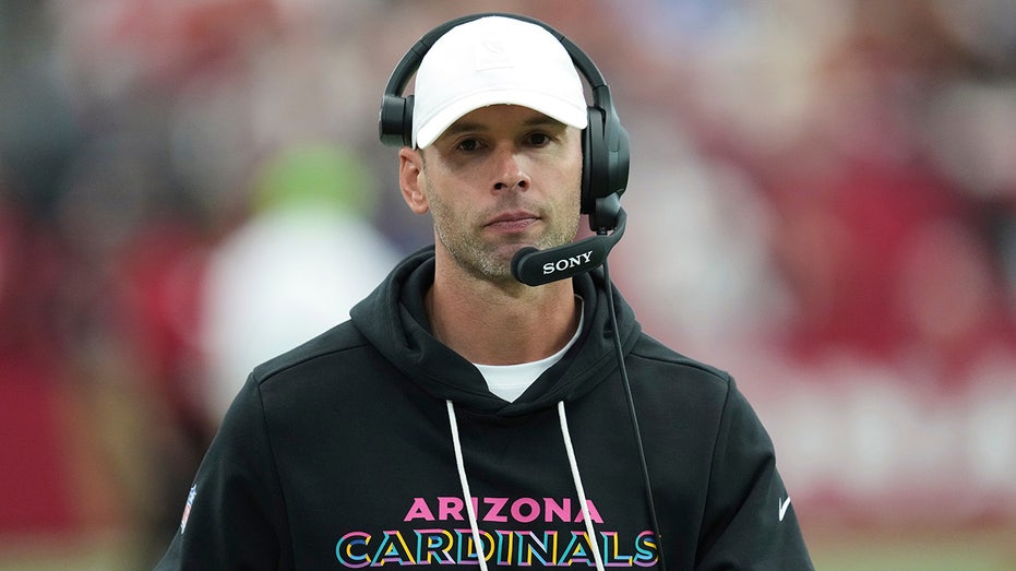 Cardinals' Jonathan Gannon rips into running back following fumble blunder
