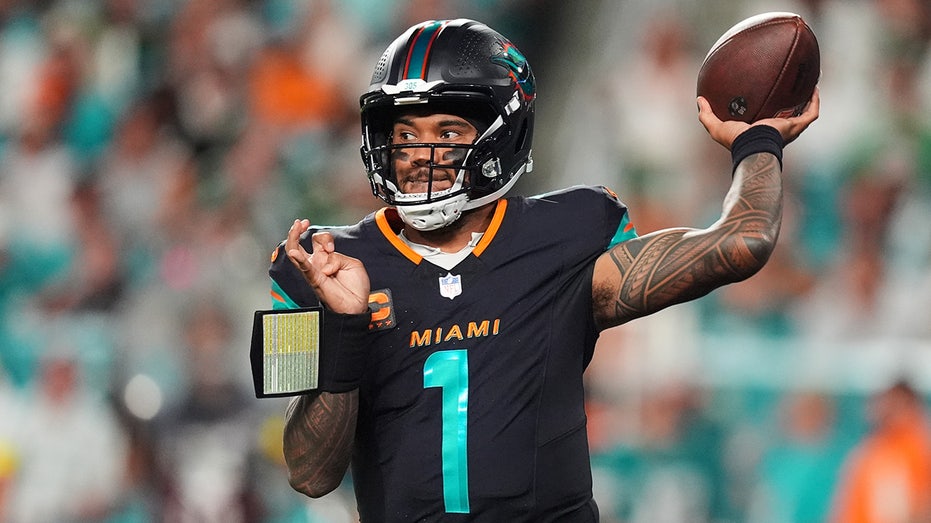Dolphins' Tua Tagovailoa cites height as one reason for Jaylen Waddle's lack of targets in latest loss