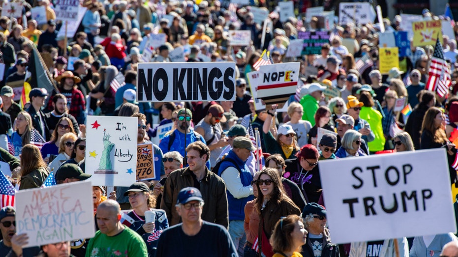Expert warns Democrats risk backlash over failure to condemn violent rhetoric in their ranks
