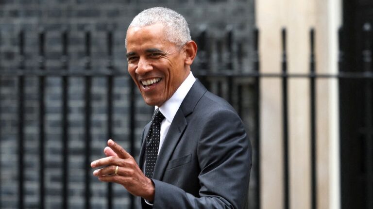 Obama continues tradition of slow-rolled political endorsements as gubernatorial elections hit fever pitch