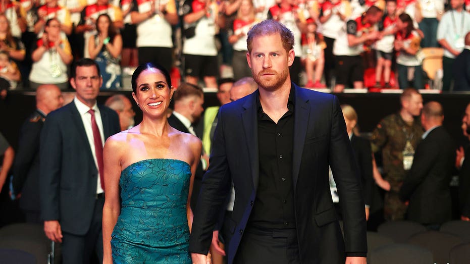 Prince Harry, Meghan Markle ‘wrong winners’ of humanitarian award amid ongoing royal tensions: experts