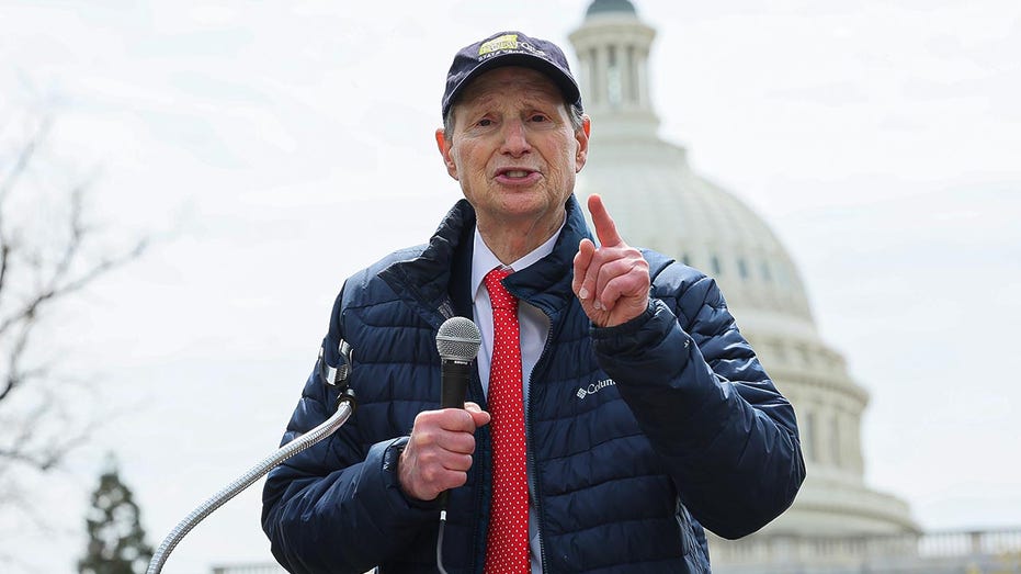 Oregon Sen. Ron Wyden reacts to FBI probe involving Trail Blazers coach Chauncey Billups: 'Very sad day'