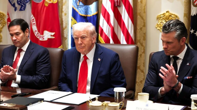 Cabinet spontaneously applauds as Trump signs Columbus Day proclamation: 'We're back, Italians'