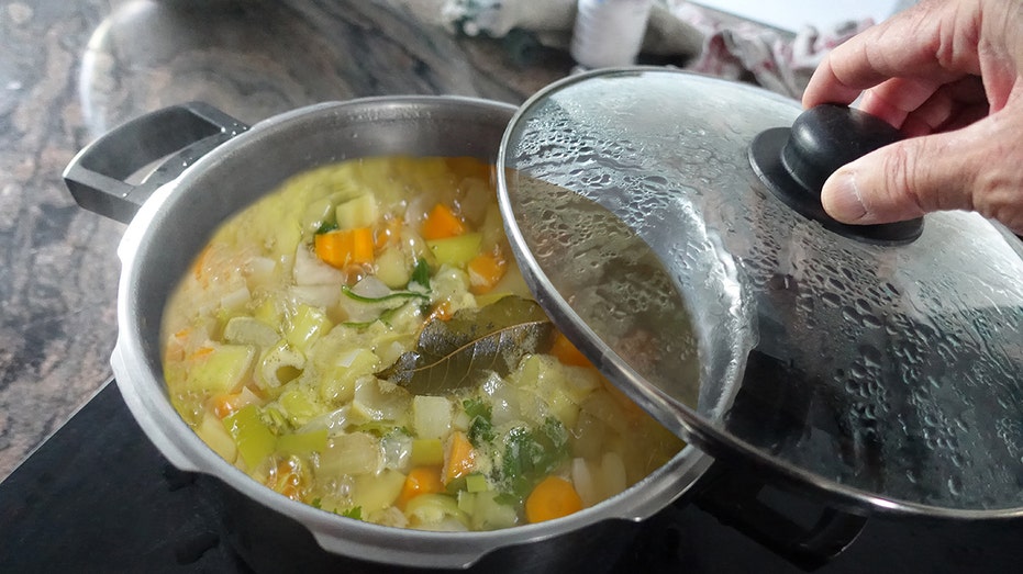 Woman’s bad review backfires after restaurant’s hilarious ‘leaf’ lesson stuns internet