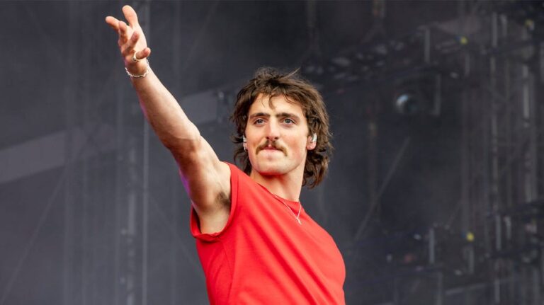Benson Boone jokes his 'moonbeam ice cream' lyrics deserved Grammy nomination after snub