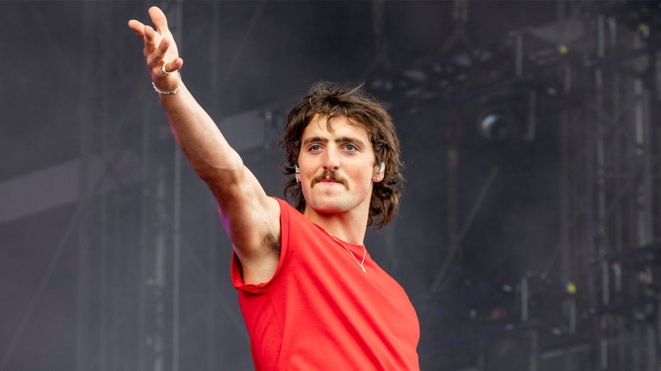 Benson Boone jokes his 'moonbeam ice cream' lyrics deserved Grammy nomination after snub