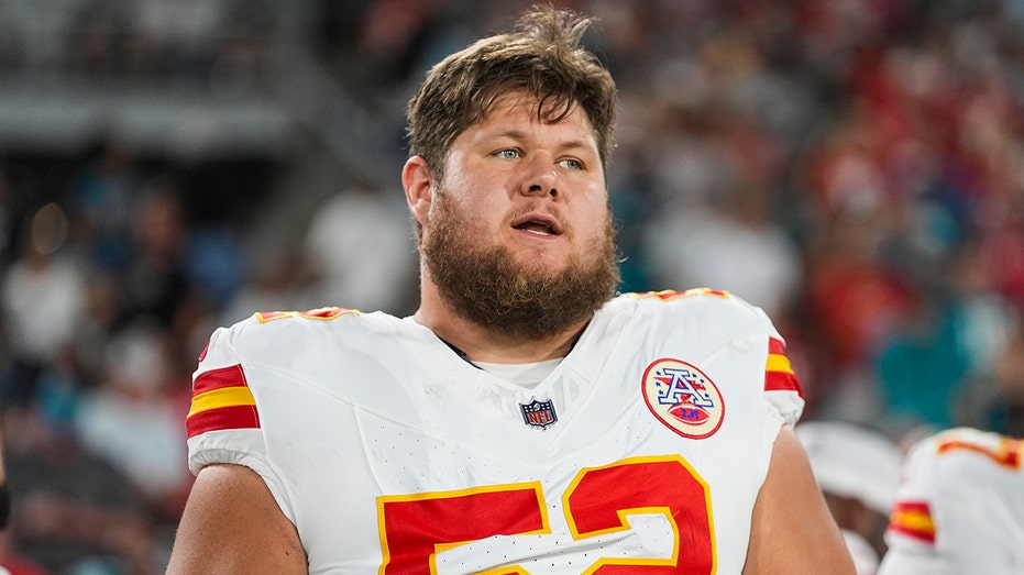 Chiefs' Super Bowl champion lineman refuses to hit panic button despite team's uphill climb to playoffs