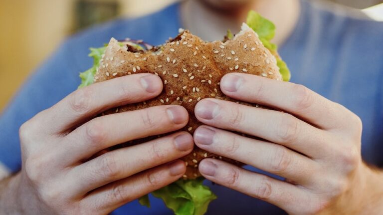 Man dies hours after eating burger as researchers confirm fatal allergy