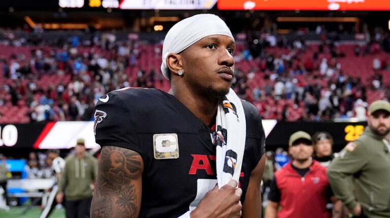 Falcons quarterback to miss rest of season due to ACL injury