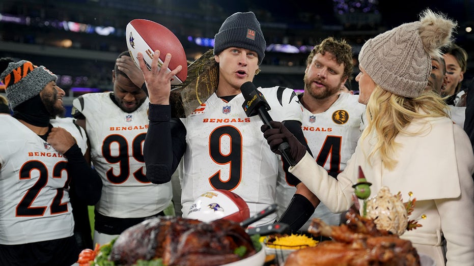 Bengals' Joe Burrow makes sour face over Maryland crabs during postgame Thanksgiving meal