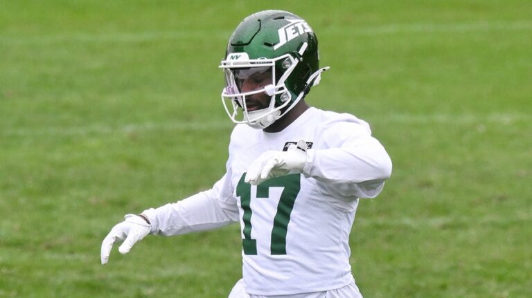 Jets' Kris Boyd reportedly remains hospitalized as teammates speak out