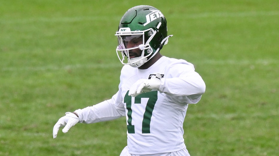 Jets' Kris Boyd reportedly remains hospitalized as teammates speak out