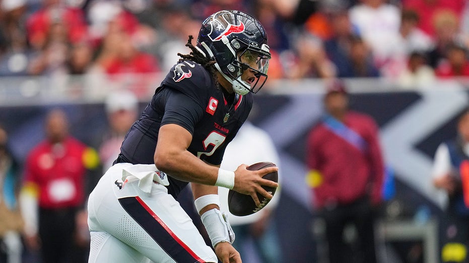 Texans' CJ Stroud take brutal hit from Broncos defender, leaves game