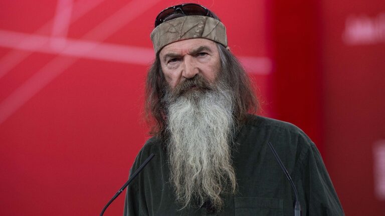 'Duck Dynasty' star Phil Robertson's household ban on country music baffled his sons