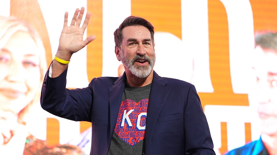 Rob Riggle expresses 'deep patriotism,' love for the country while discussing time in Marine Corps