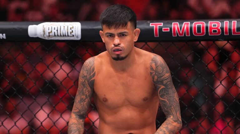 UFC fighter rips idea of fighting at White House in explicit rant: 'F--- all these politicians'
