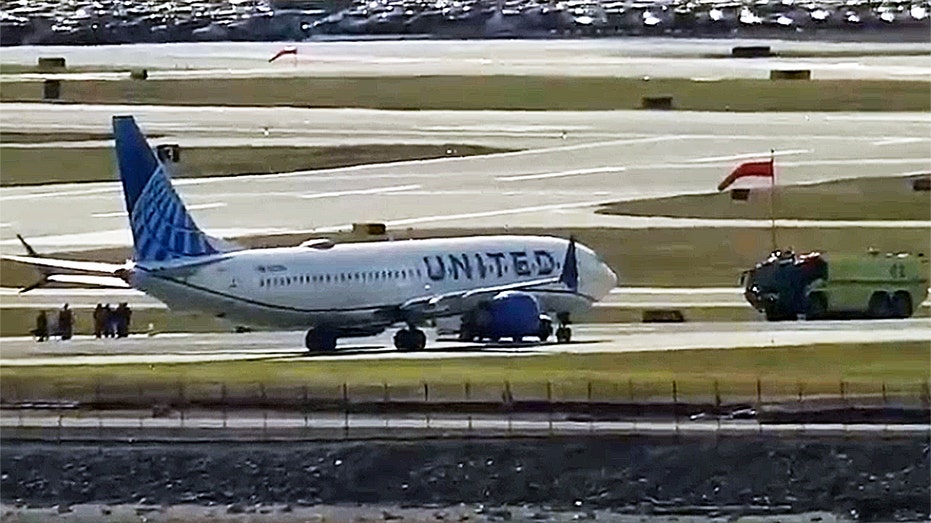 'All clear' at Reagan National Airport following unfounded bomb threat, Duffy says