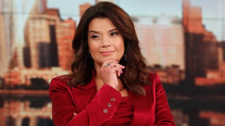 Liberal 'View' co-host agrees with Trump transportation sec on call to dress better while traveling