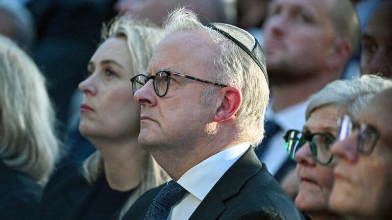 Australian journalist says government unity calls 'mean nothing' after Hanukkah terror attack in Sydney