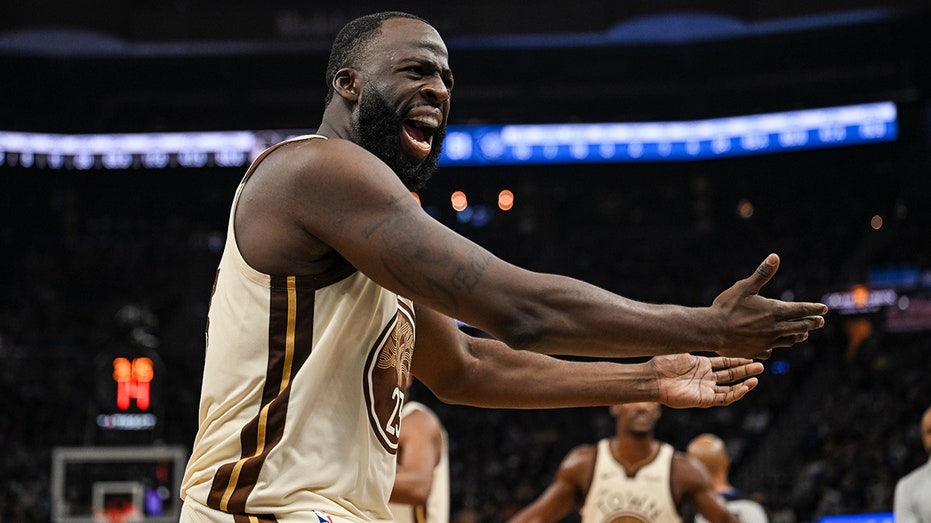 Warriors star storms off after heated exchange with Steve Kerr