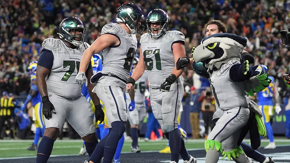 NFL Week 16 scores: Playoff pressure leads to thrilling finishes across league