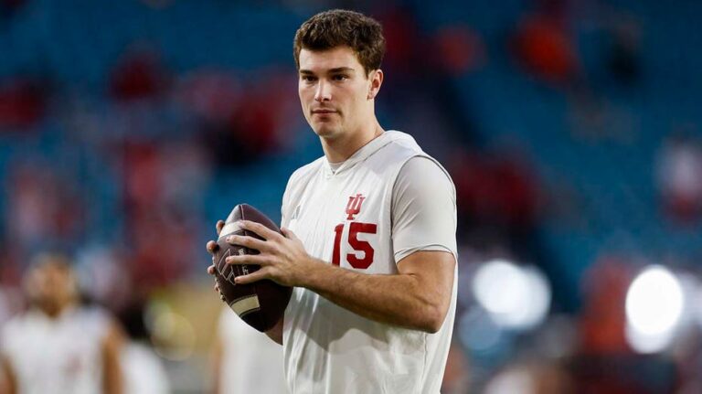 Indiana football star Fernando Mendoza explains why dating took back seat during CFP title run