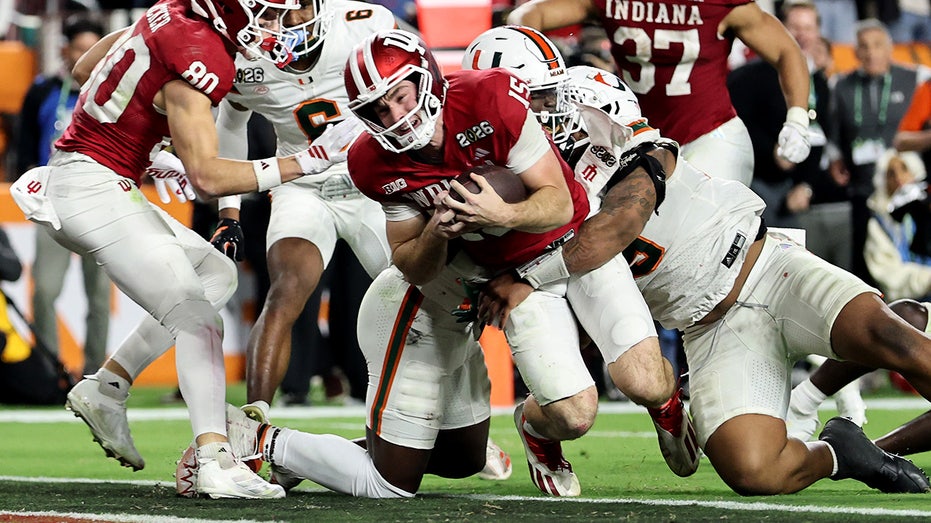 Indiana's Fernando Mendoza reflects on incredible diving TD: 'I'd die for my team'