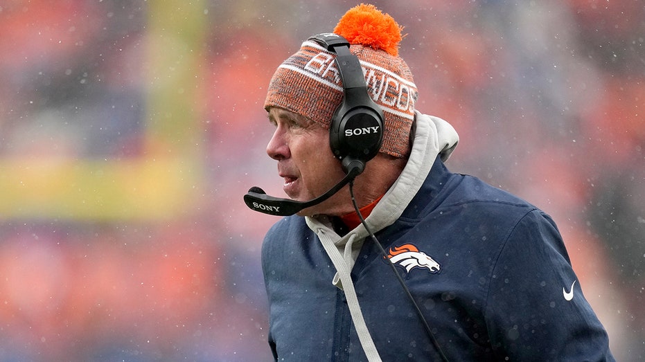 NFL legend criticizes coaches fourth-down aggressiveness after Sean Payton's costly decision in Broncos' loss