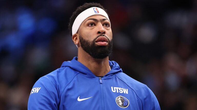 Mavericks send Anthony Davis to Wizards in eight-player trade: report