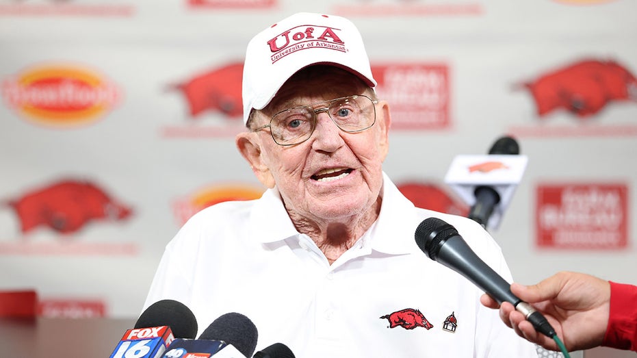 Lou Holtz's son shares health update after college football coaching legend enters hospice care