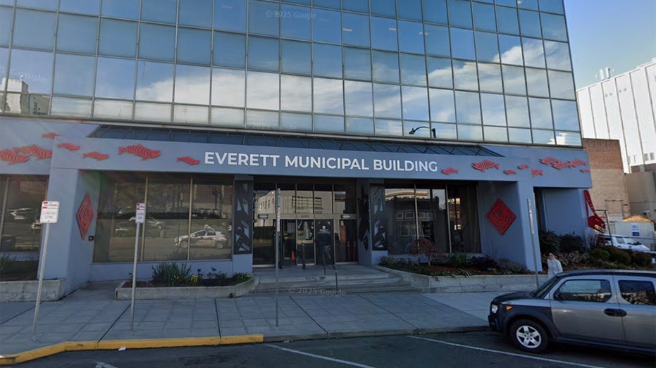 ICE blasts Washington mayor over directive restricting immigration enforcement