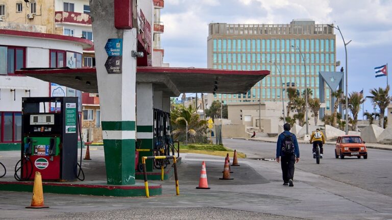 Nicaragua blocks pathway used by Cuban migrants to reach the US