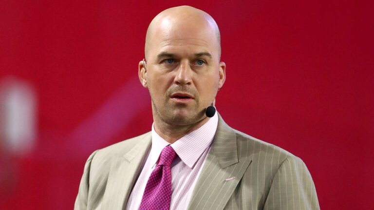 Former NFL star talks about the severity of Sam Darnold, Drake Maye's injuries ahead of the Super Bowl