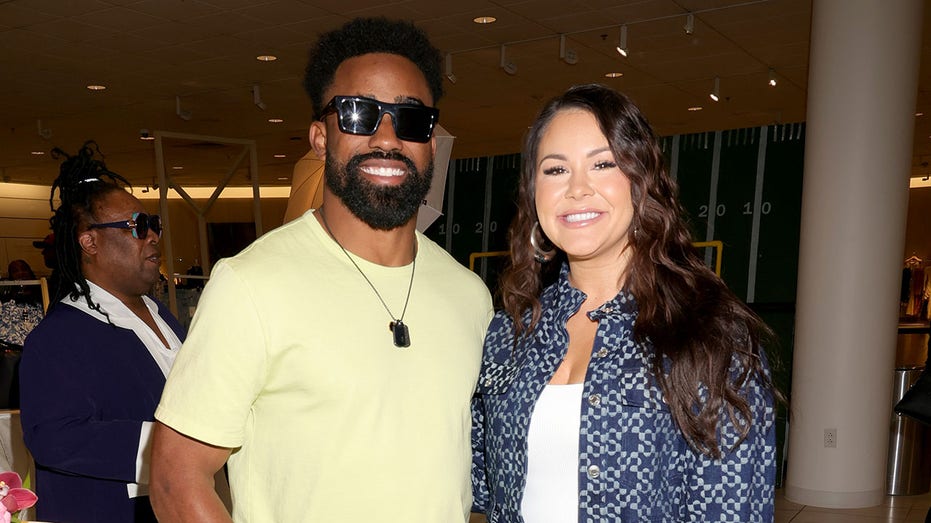 NFL star's wife calls out Hollywood for 'hypocrisy' over Don Lemon praise