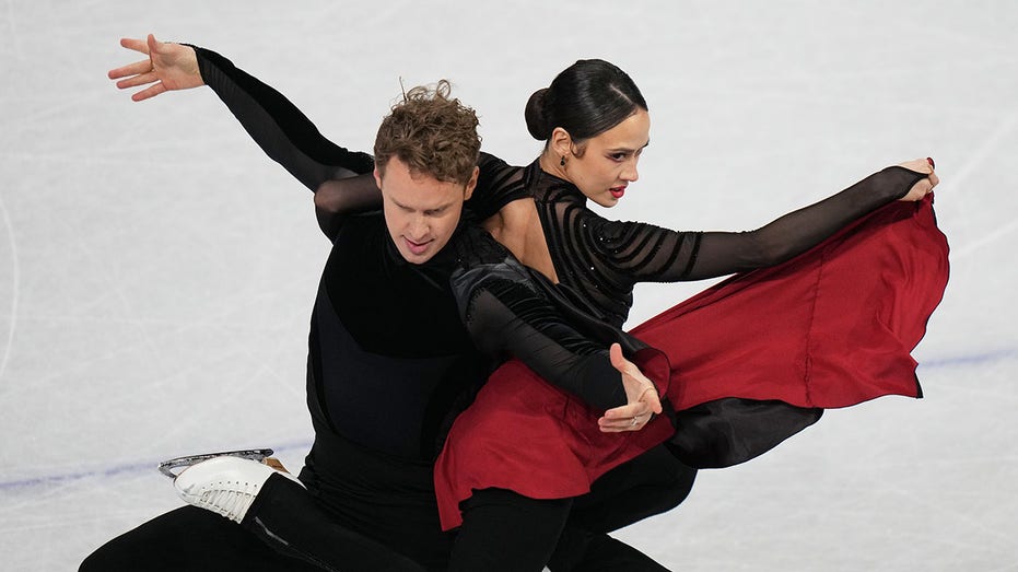 American Olympic medalist speaks out against judges amid controversy in figure skating competition