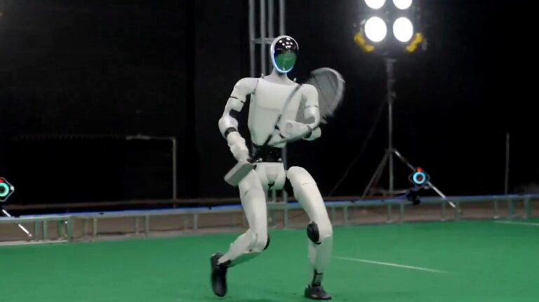 Robot plays tennis with humans in real time