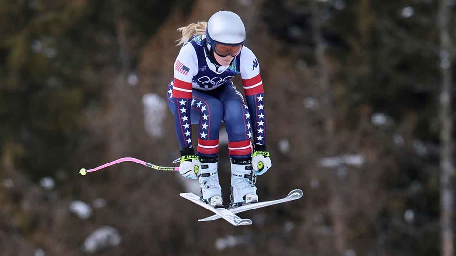 Lindsey Vonn keeping return to skiing on table despite injuries: 'I don't like to close the door on anything'