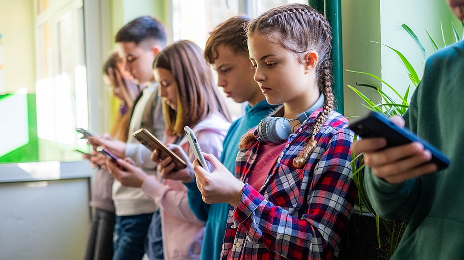 Nation’s second largest school district moves to limit kids’ screen time