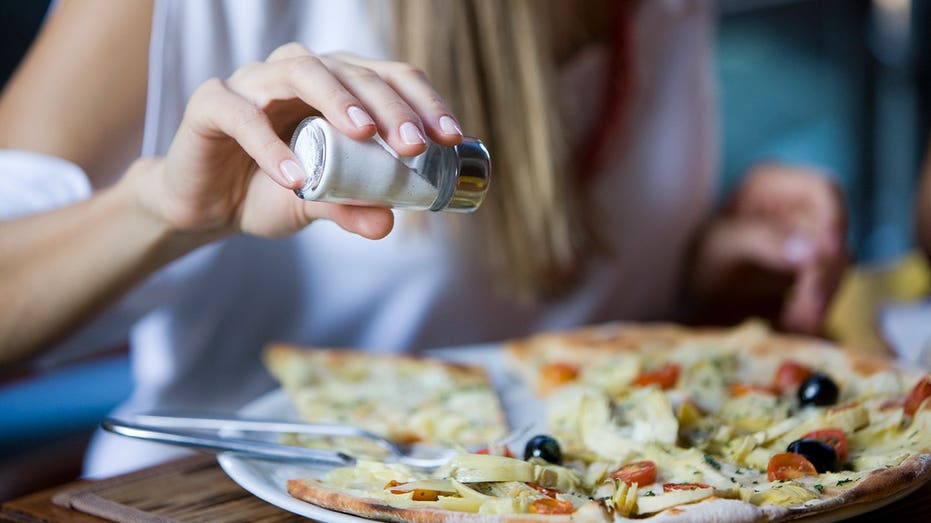 Simple dinner table habit linked to poor diet and higher health risks in adults over 60