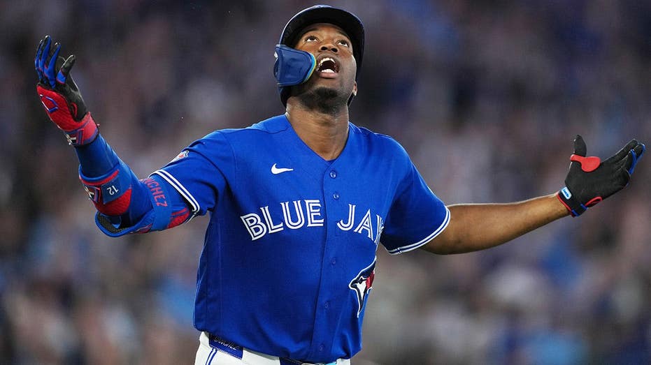 Blue Jays outfielder Jesús Sánchez leaves game after appearing to be hit by ball thrown from stands